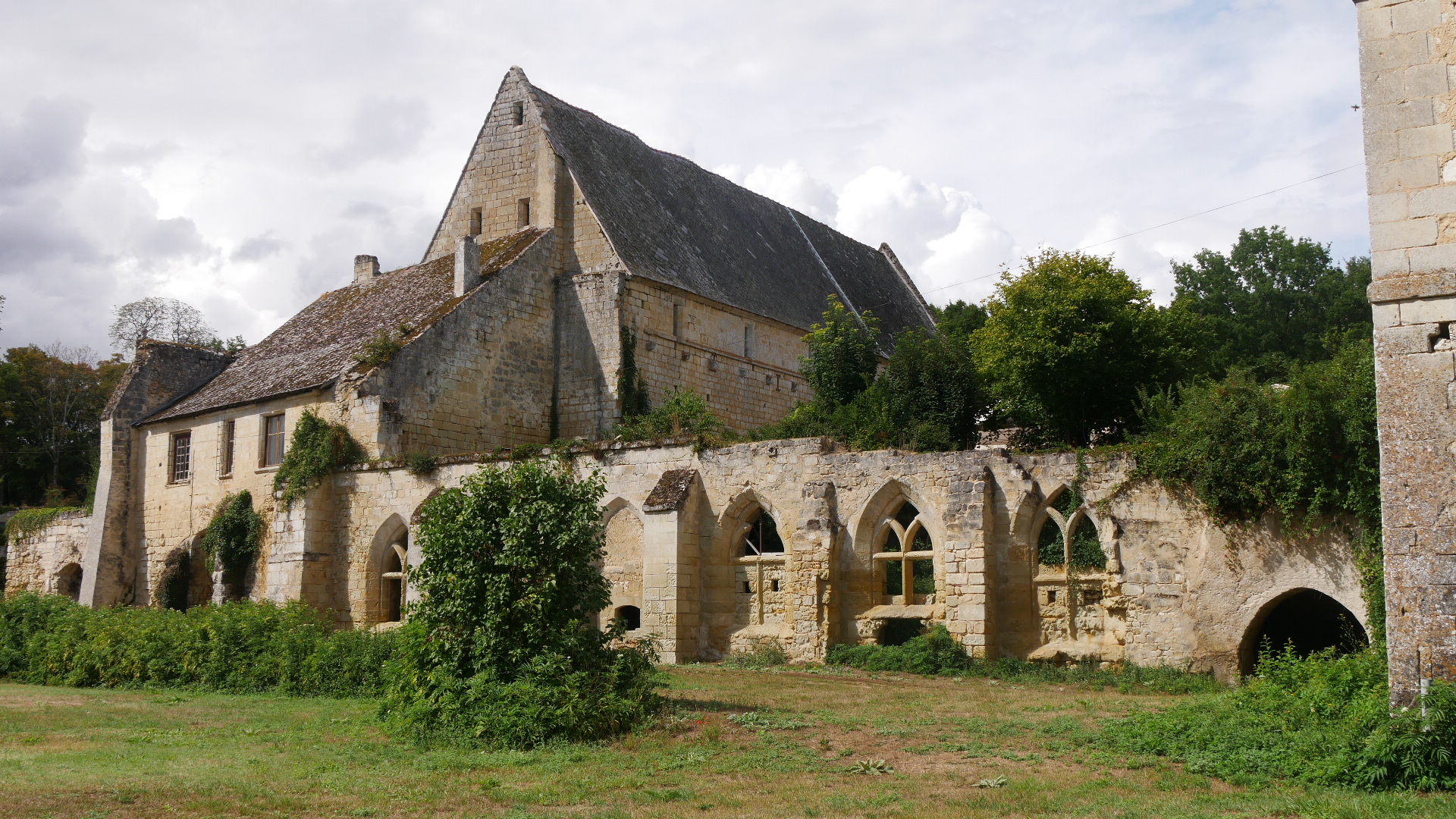 Apéritif à l'Abbaye cistercienne de la Clarté-Dieu - Gâtine Racan
