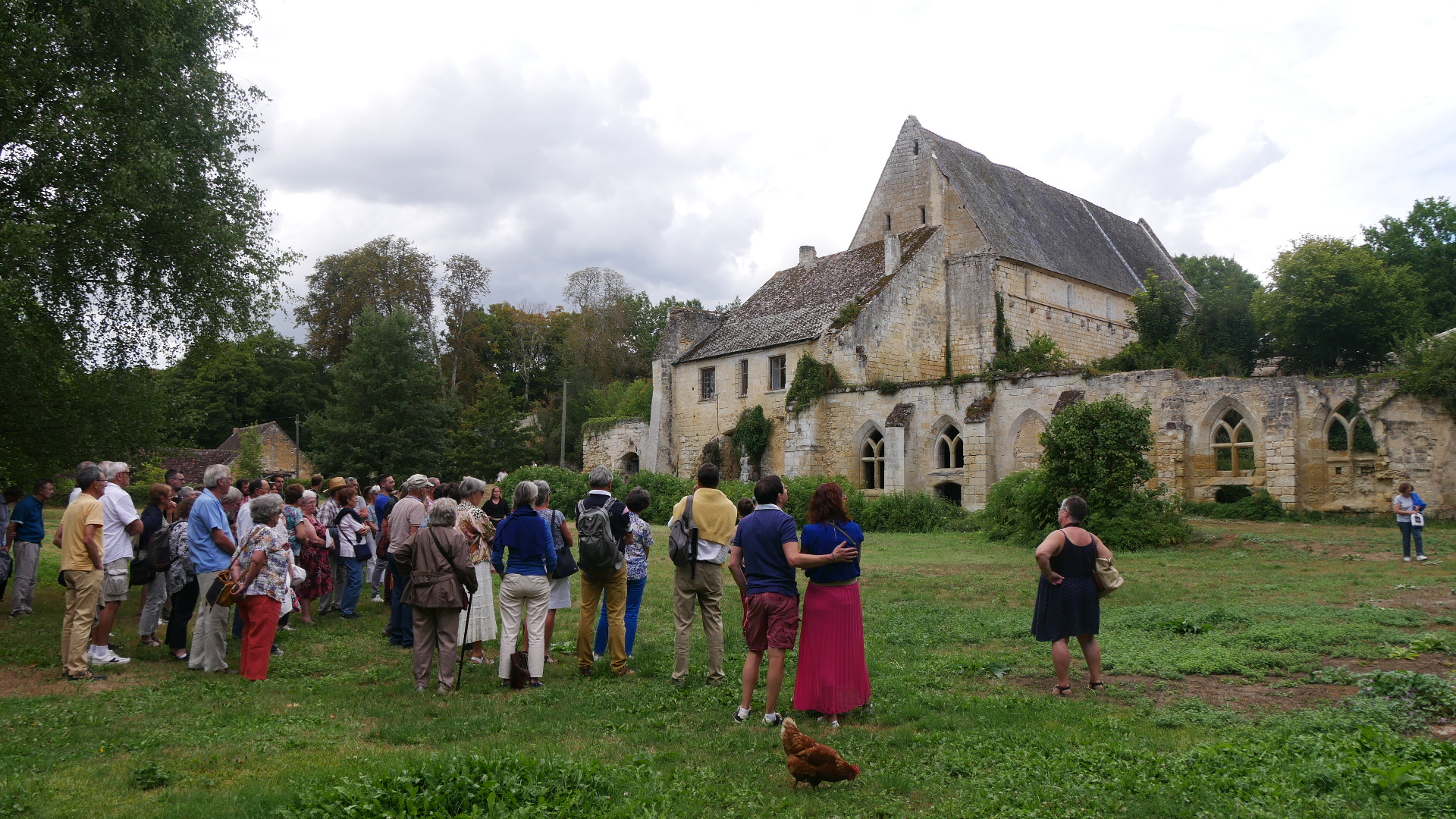 Apéritif à l'Abbaye cistercienne de la Clarté-Dieu - Gâtine Racan
